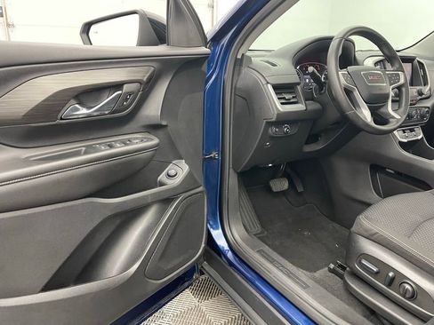 Used 2023 GMC Terrain SLE w/ Driver Convenience Package image 17