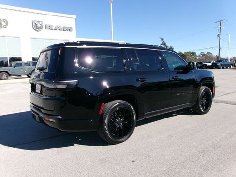 New 2026 Jeep Grand Wagoneer Limited AWD/4WD image 4