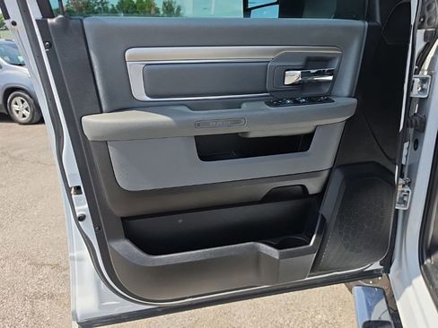 Used 2020 RAM 1500 Classic SLT AWD/4WD image 16