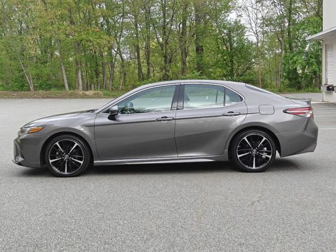 Used 2018 Toyota Camry XSE FWD image 7