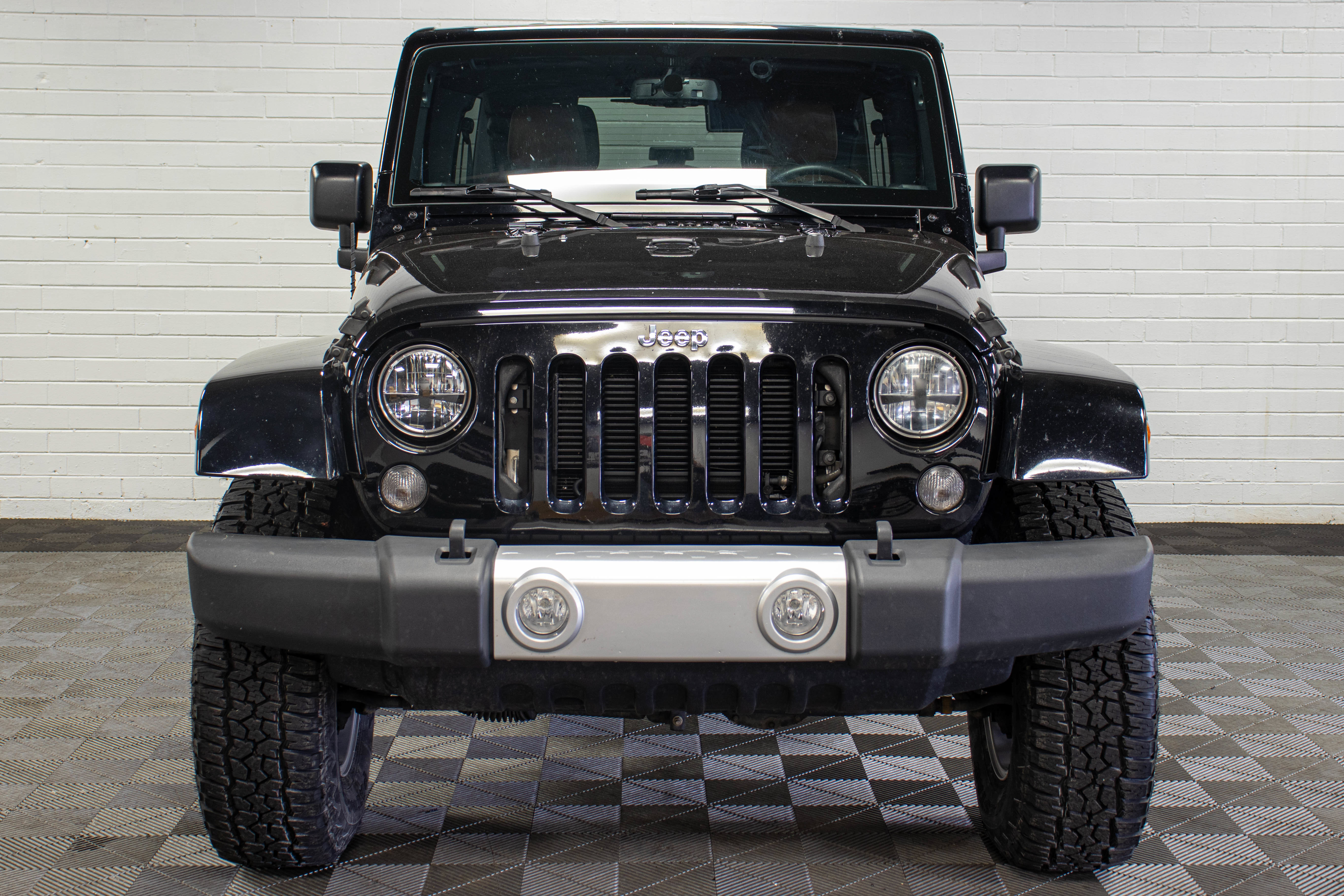 Used 2015 Jeep Wrangler Unlimited Sahara w/ Max Tow Package AWD/4WD image 8