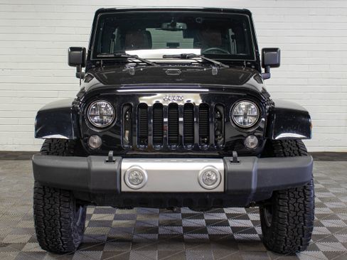 Used 2015 Jeep Wrangler Unlimited Sahara w/ Max Tow Package AWD/4WD image 8