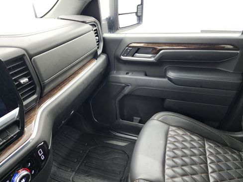 Used 2024 GMC Sierra 2500 SLE w/ SLE Value Package; image 13