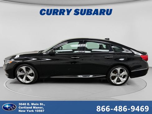 Used 2018 Honda Accord Touring image 2