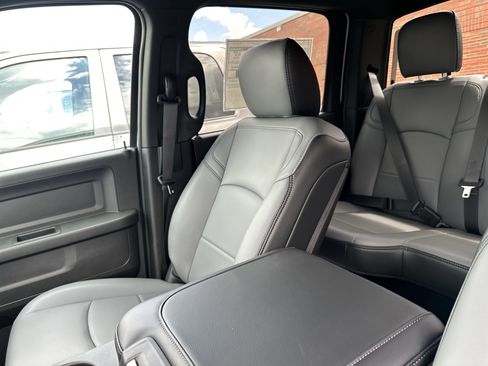 Used 2025 RAM 3500 Tradesman w/ Chrome Appearance Group AWD/4WD image 21