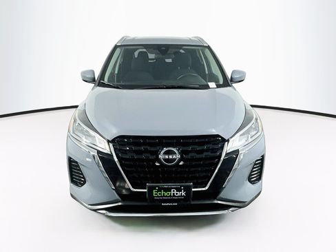 Used 2023 Nissan Kicks SV FWD image 2