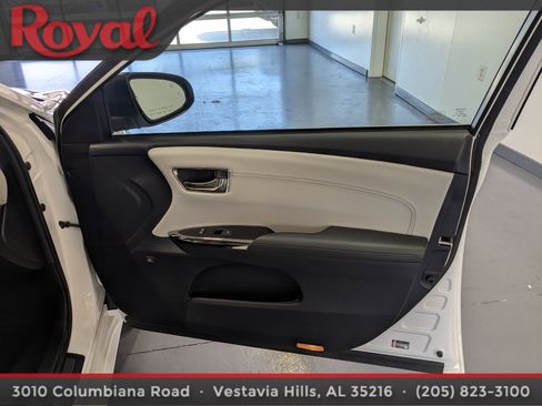 Used 2016 Toyota Avalon Limited image 7