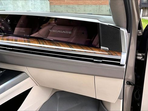 Used 2025 Cadillac Escalade Sport Platinum AWD/4WD image 21