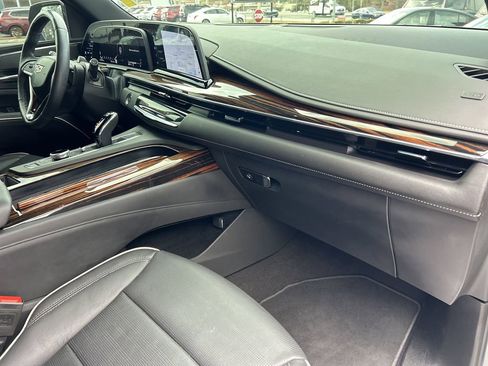 Certified 2024 Cadillac Escalade Premium Luxury image 12