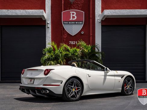 Used 2017 Ferrari California T RWD image 14
