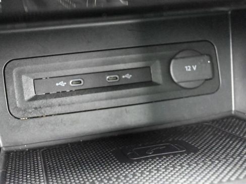 Used 2022 Volkswagen Atlas Cross Sport SEL R-Line image 25