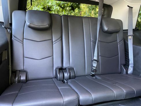 Used 2020 Cadillac Escalade Luxury AWD/4WD image 36
