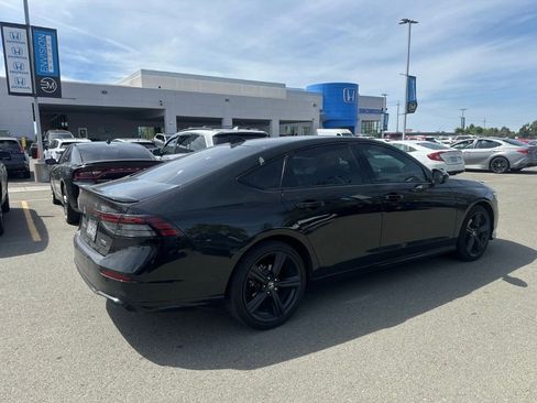 Used 2025 Honda Accord Sport image 3