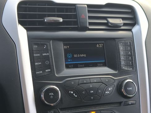 Used 2014 Ford Fusion SE FWD image 16