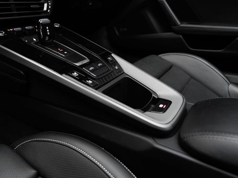 Certified 2022 Porsche 911 Targa 4S w/ Premium Package AWD/4WD image 25