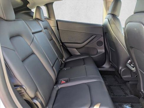 Used 2021 Tesla Model Y Long Range image 22