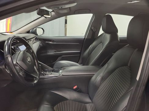 Used 2019 Toyota Camry SE image 12