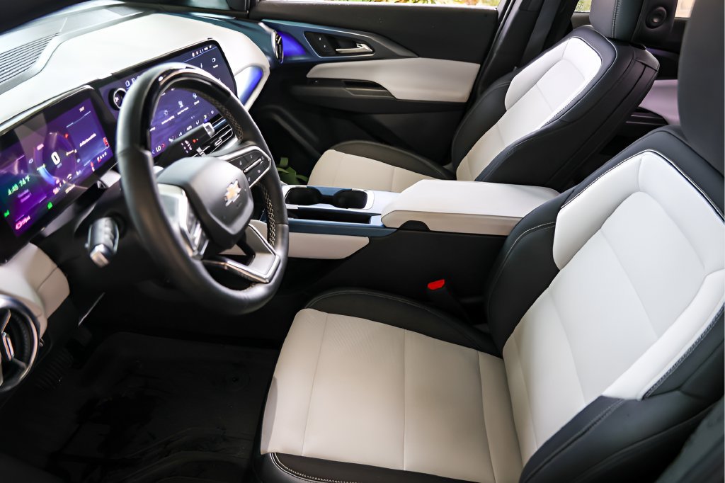 Used 2024 Chevrolet Equinox EV LT w/ Active Safety Package 3 FWD image 11