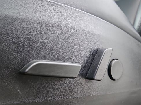 Used 2020 Tesla Model Y Long Range image 35