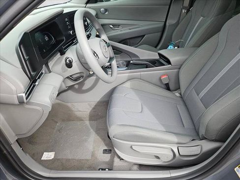 New 2026 Hyundai Elantra SE FWD image 4