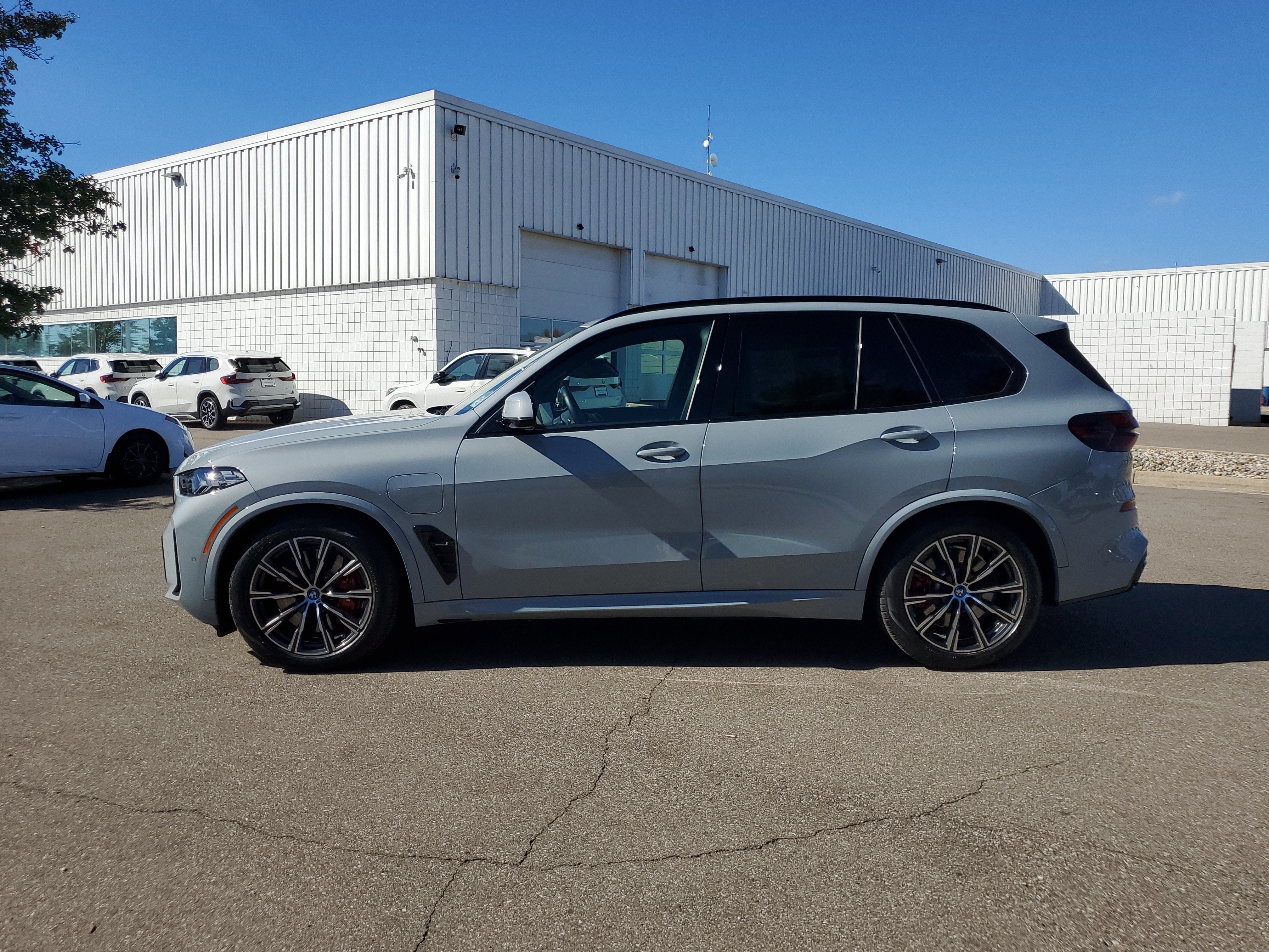 Certified 2024 BMW X5 xDrive50e w/ M Sport Package AWD/4WD image 2