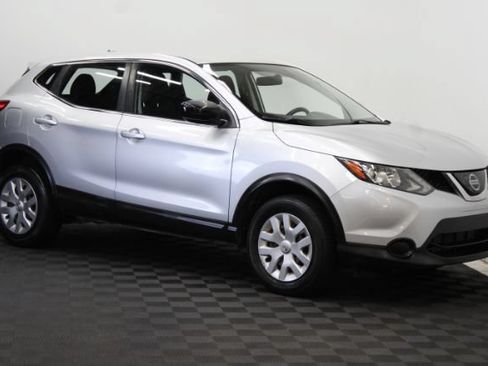 Used 2018 Nissan Rogue Sport S FWD image 1