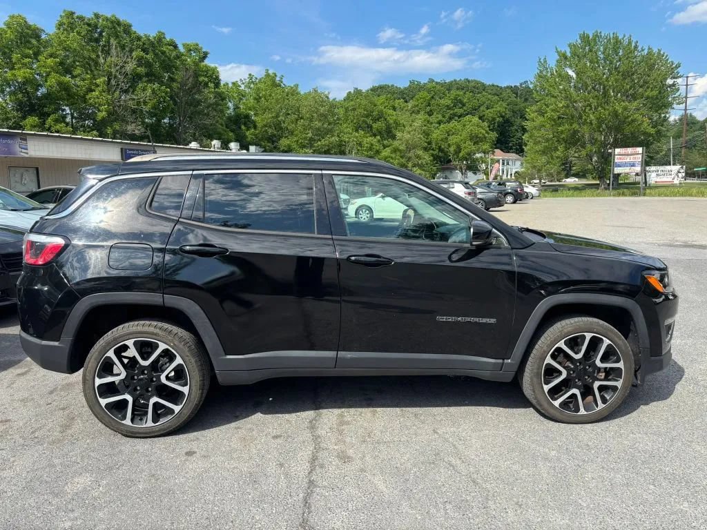 Used 2018 Jeep Compass Limited AWD/4WD image 9