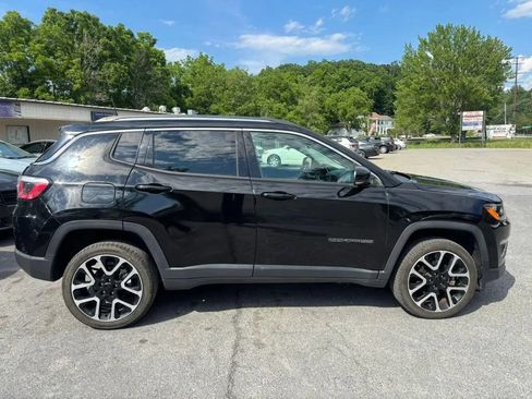 Used 2018 Jeep Compass Limited AWD/4WD image 9