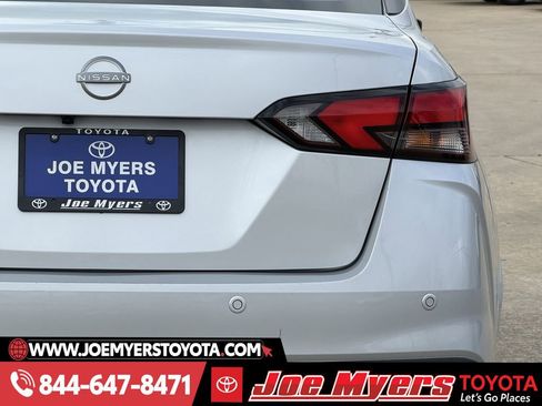 Used 2025 Nissan Versa SV image 9