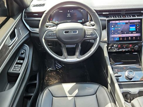Used 2025 Jeep Grand Cherokee L Limited w/ Black Appearance Package AWD/4WD image 13