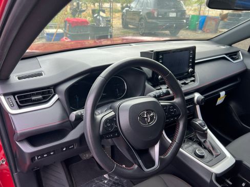 Used 2022 Toyota RAV4 SE image 18