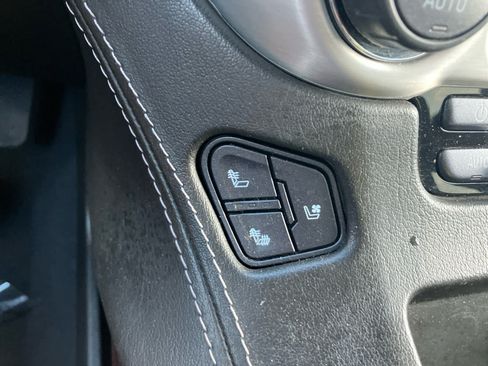 Used 2019 GMC Yukon SLT AWD/4WD image 16