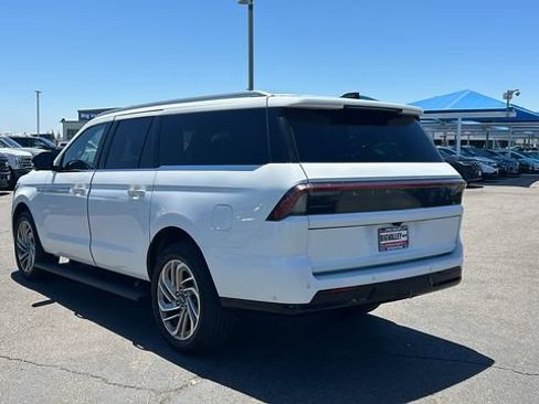Used 2025 Lincoln Navigator L Reserve AWD/4WD image 5