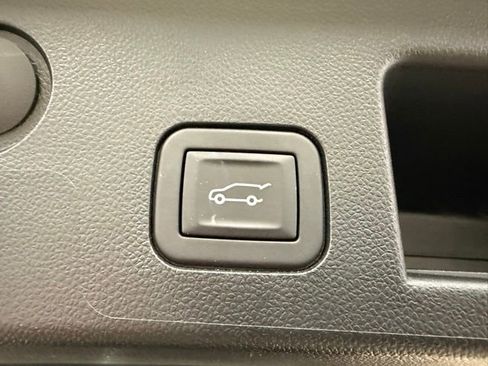Used 2025 Chevrolet Equinox ACTIV w/ Safety and Technology Package AWD/4WD image 23