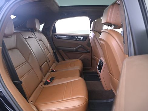 Certified 2023 Porsche Cayenne GTS AWD/4WD image 18