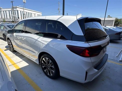 New 2026 Honda Odyssey Elite image 2