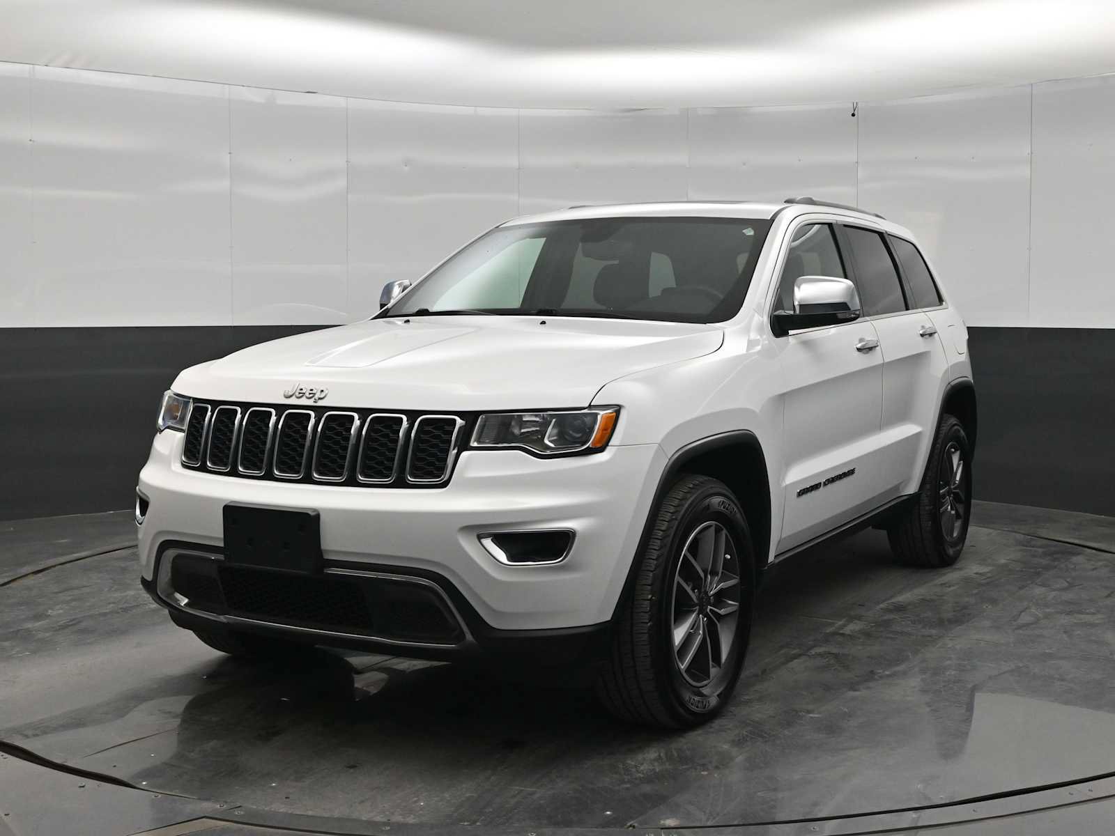 Used 2019 Jeep Grand Cherokee Limited w/ Trailer Tow Group IV AWD/4WD image 3