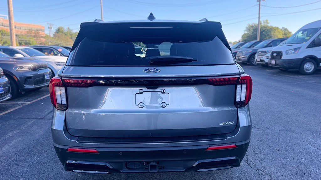 Used 2025 Ford Explorer ST-Line w/ ST-Line Street Pack AWD/4WD image 8