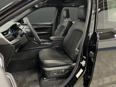 New 2026 Jeep Grand Cherokee Altitude