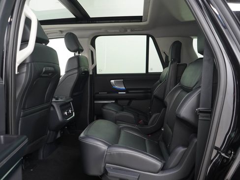 Used 2025 Ford Expedition Max Platinum AWD/4WD image 16