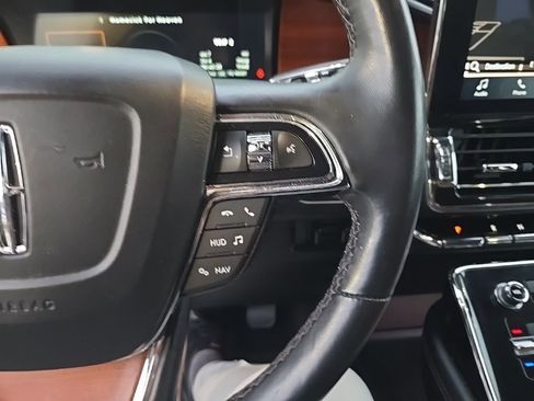 Used 2019 Lincoln Navigator Reserve AWD/4WD image 15