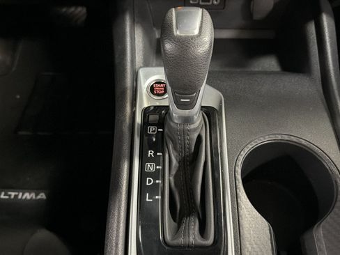 Used 2025 Nissan Altima 2.5 SV FWD image 39