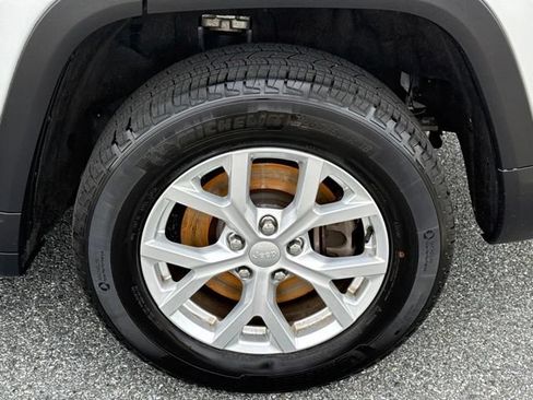 Used 2023 Jeep Grand Cherokee L Limited AWD/4WD image 26