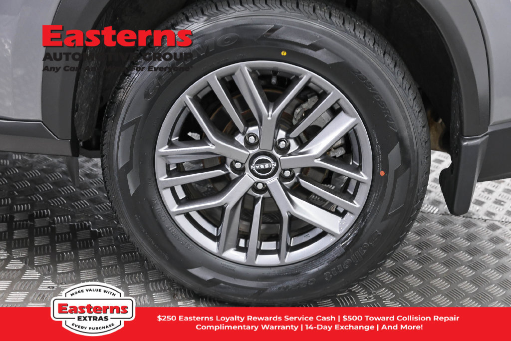 Used 2023 Nissan Rogue S AWD/4WD image 35