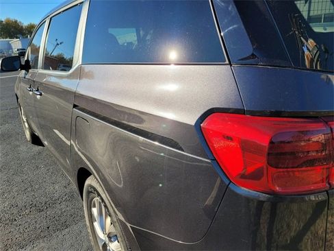 Used 2021 Kia Sedona LX image 8