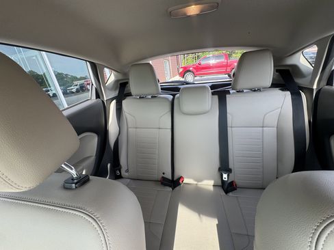 Used 2016 Ford Fiesta Titanium FWD image 9