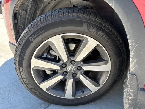 Used 2025 Honda Pilot Touring image 5