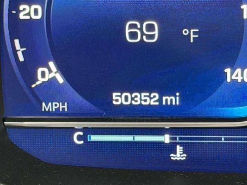 Used 2022 Chevrolet Tahoe LT w/ Luxury Package image 33