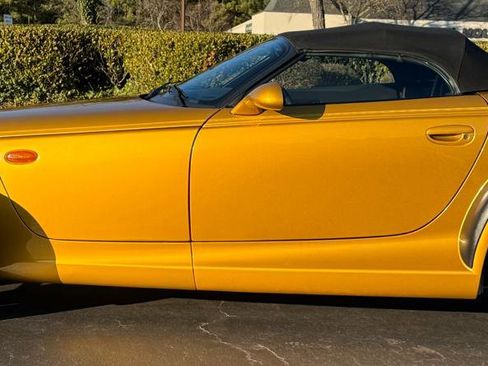 Used 2002 Chrysler Prowler RWD image 2