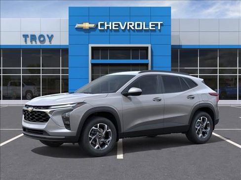 New 2026 Chevrolet Trax LT w/ Driver Confidence Package FWD image 2